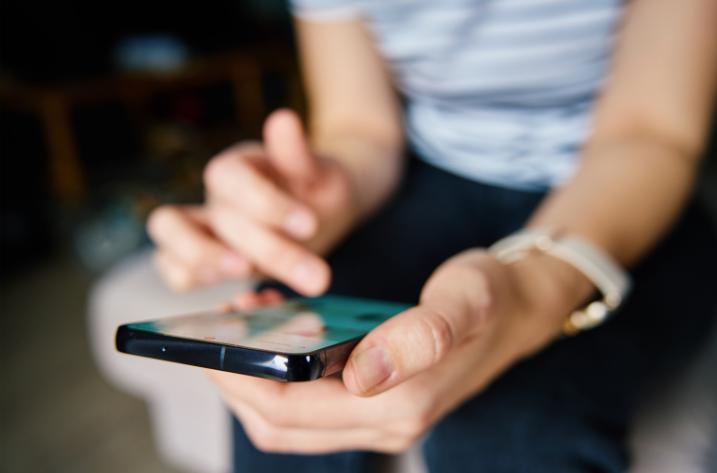 WGN Radio Feature_ What Parents Need to Know About Smartphones and Social Media